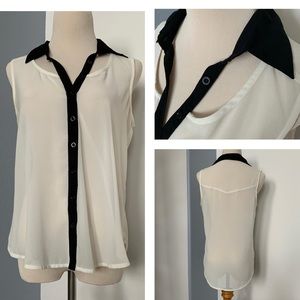 🌸3 for $20🌸 White with details black neckline button down Shirt